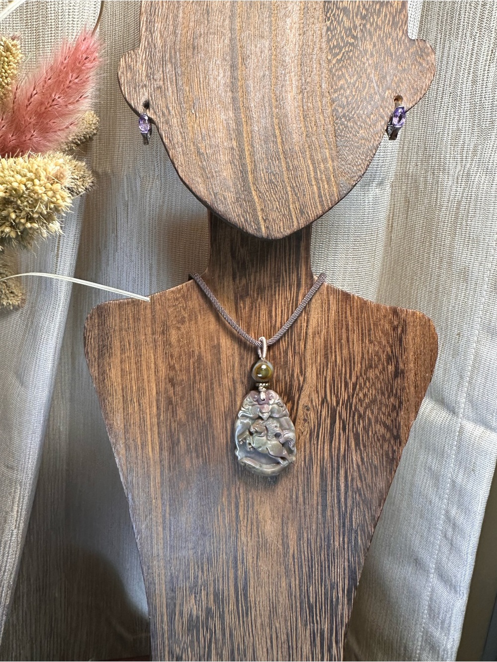 Alashan Agate Horse Carving Pendant Necklace on Brown Rope - Picture 13 of 16